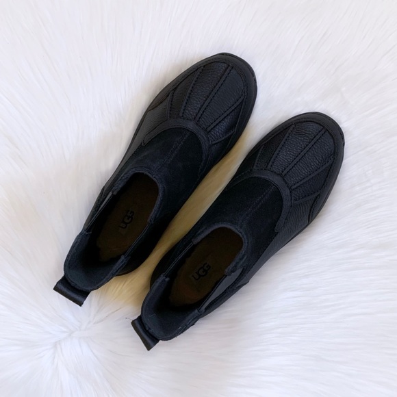 UGG Women’s Black Adirondack III Chelsea Waterproof Boots - Picture 3 of 6